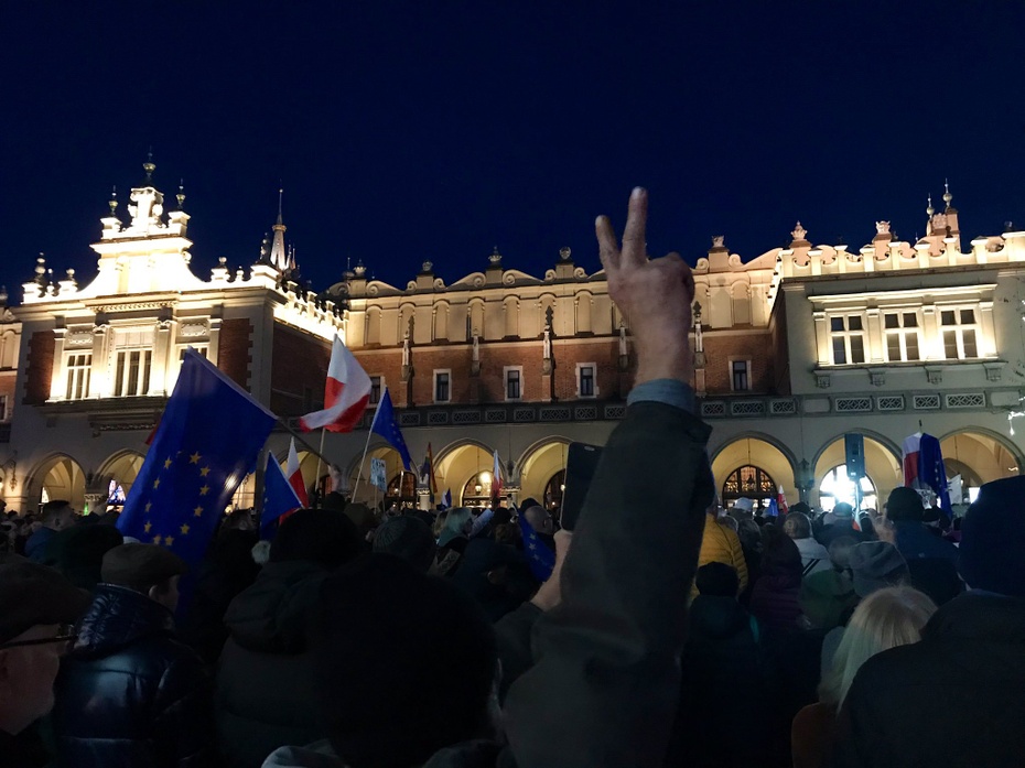 Protest na Rynku Głównym w Krakowie. fot. Twitter/ Przemysław Taranek