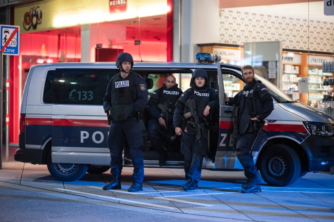 Austriacka policja. fot. PAP/EPA