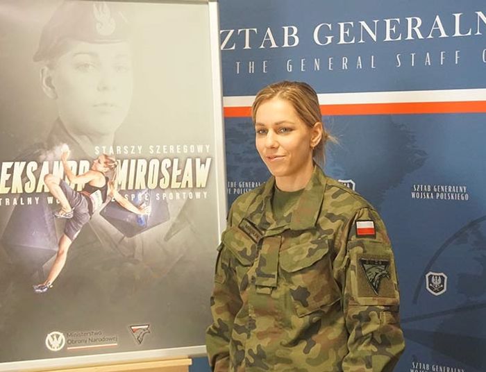 Kiedyś za mundurem panny sznurem. Dziś kobiety to integralna część armii