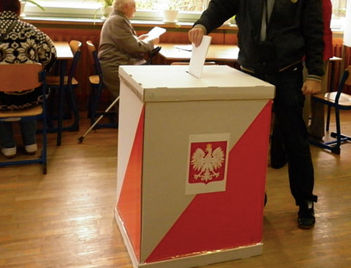 Nowy sondaż wyborczy. Sześć ugrupowań w Sejmie i spora frekwencja