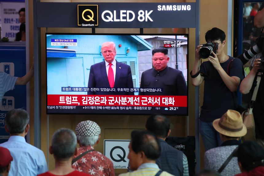 Trump przeszedł do historii, odwiedzając Koreę Północną. Fot. PAP/EPA