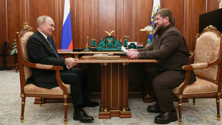 Władimir Putin i Ramzan Kadyrow podczas poniedziałkowego spotkania w Moskwie. (fot. PAP/EPA)