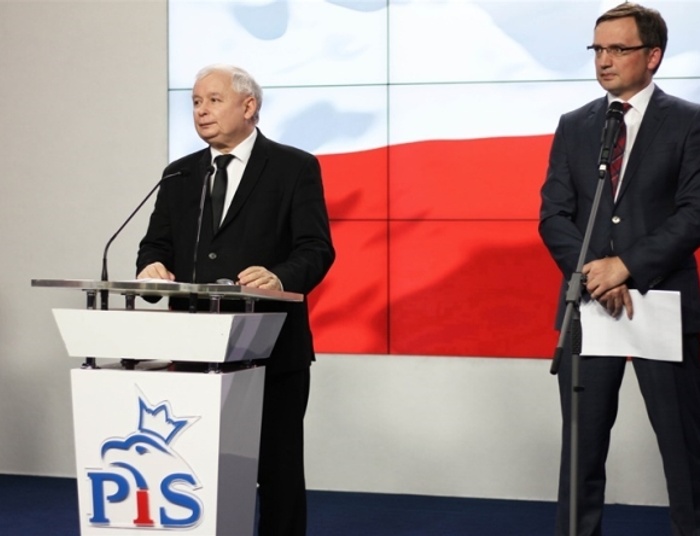 "Rz": Spór w Zjednoczonej Prawicy. Kaczyński usunie Ziobrę?