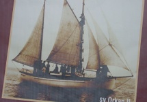Jacht "Orkan", zdjęcie w marinie w Kołobrzegu. Dziś jacht jest eksponatem muzealnym i stoi na nabrzeżu portu żeglarskiego.