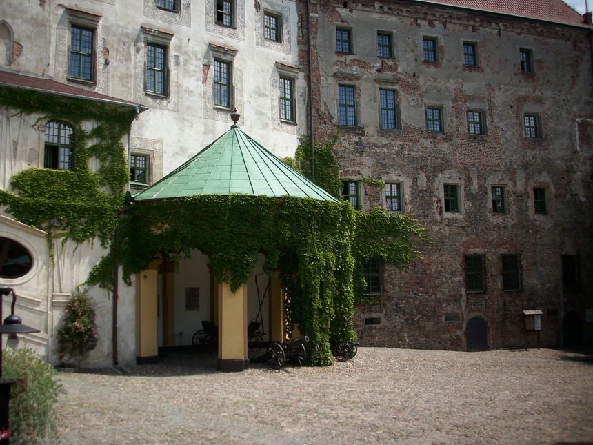 Dziedziniec zamku w Otmuchowie, fot. M. Sikorski