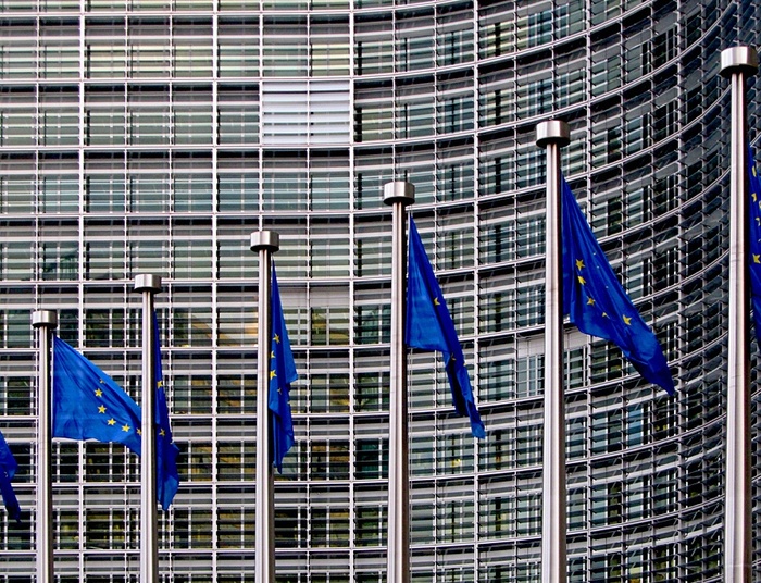 Komisja UE zagrożeniem wolności słowa