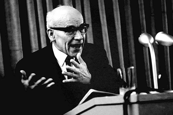 Kliknij na prawy bok fotki a zobaczysz wnuka