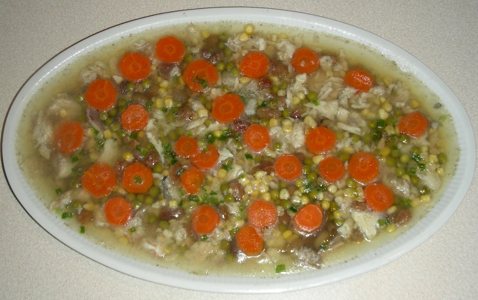 Świąteczna kolacja...
Amur, karp, tołpyga...
Ledwo się pojawiają
Znikają w try miga...