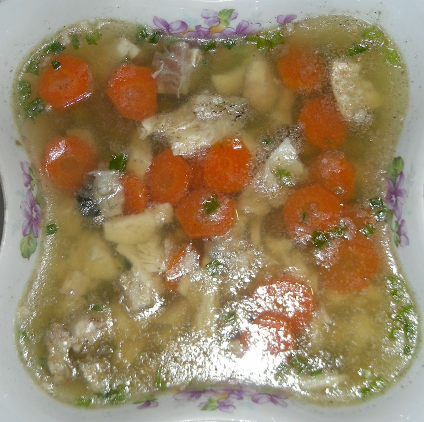 Świąteczna kolacja...
Amur, karp, tołpyga...
Ledwo się pojawiają
Znikają w try miga...