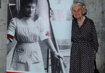 Jadwiga Skrzydłowska-Kozłowska na zdjęciu z 1944 r. i w lipcu 2012 r. fot. Bogna Janke
