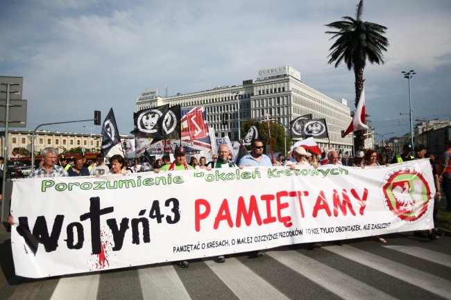 Marsz upamiętniający rzeź wołyńską. Fot. PAP/Leszek Szymański