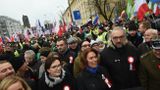 Uczestnicy marszu KOD, fot. PAP/Radek Pietruszka