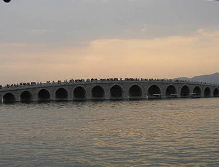 Mostem do świątyni