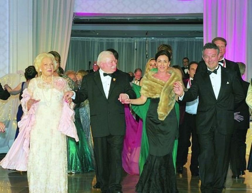 Bal Polonii w Miami 2016. Lady Blanka Rosenstiel, prezydent Lech Wałęsa, Dorota Schnepf i polski ambasador Ryszard Schnepf.