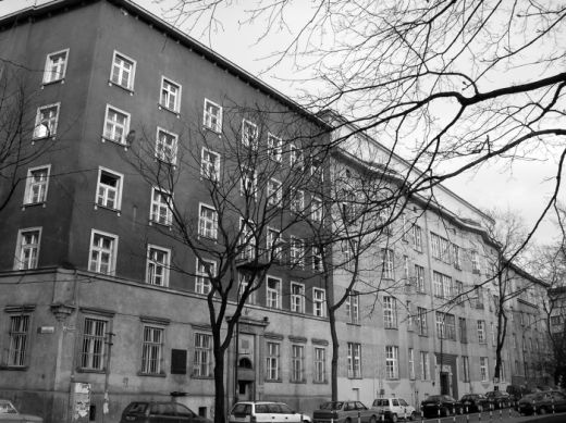 Siedziba Wojewódzkiego Urzędu Bezpieczeństwa Publicznego w Krakowie na pl. Inwalidów 3-5 (w latach 1945-1955