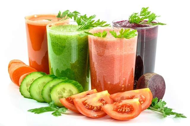 Odpowiednio zaplanowana dieta wegetariańska i wegańska może przynieść szereg zdrowotnych korzyści.