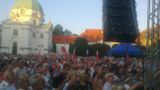koncert WIDOK OGÓLNY Kilka tysięcy osób.Flagi,koszulki patriotyczne,śpiew,muzyka....BRAWO!